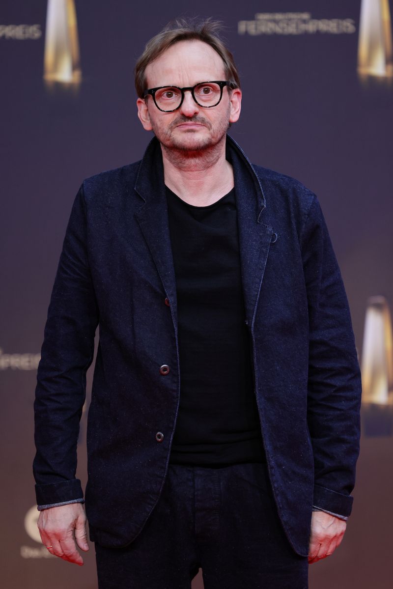 Schauspieler Milan Peschel (58) ist auf die Rolle des liebenswert-verpeilten Underdogs abonniert. Nach über sechs Jahren kehrt er als hypersensibler Kommissar "Danowski" zurück. 
