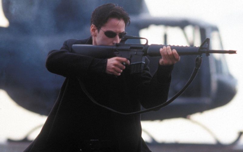 Wehende Mäntel, halsbrecherische Martial-Arts-Fights und spektakuläre Spezialeffekte - "Matrix" mit Keanu Reeves in der Hauptrolle bietet genug von alldem.
