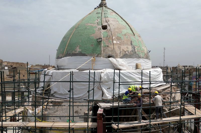 Renaissance der jahrhundertealten Architektur und Kunst: Die Kuppel der Großen Al-Nuri-Moschee wird von irakischen Handwerkern restauriert, die dafür traditionelle Handwerkskunst und Werkstoffe wiederbeleben müssen.
