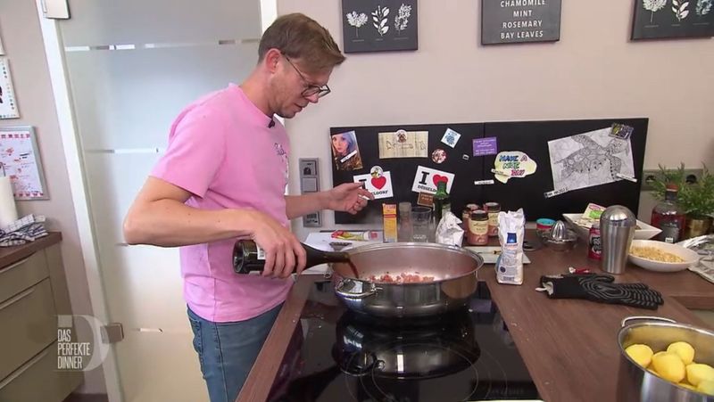 Bis die Kalbsbäckchen endlich im Topf gelandet sind, hat Mark viel Zeit und Nerven investiert.
