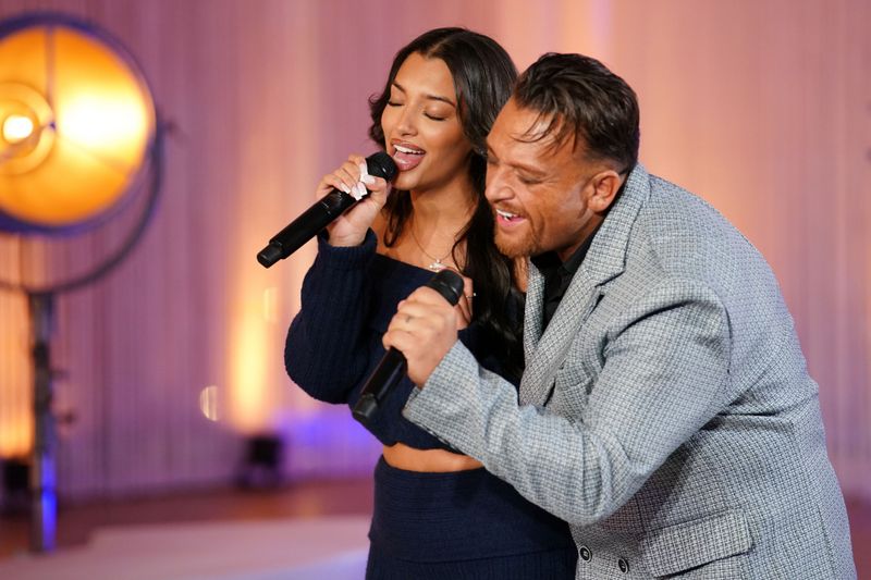 Traumduo? Menowin sang mit Delijah Haile "At Last" (Etta James).