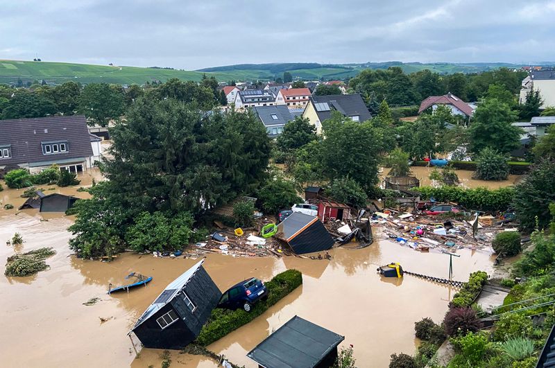 Der Winzer Peter Kriechel dokumentiert am 15. Juli die Folgen der Ahrtalflut, die auch in seiner Heimatstadt Bad Neuenahr-Ahrweiler schwere Verwüstungen verursacht hat.