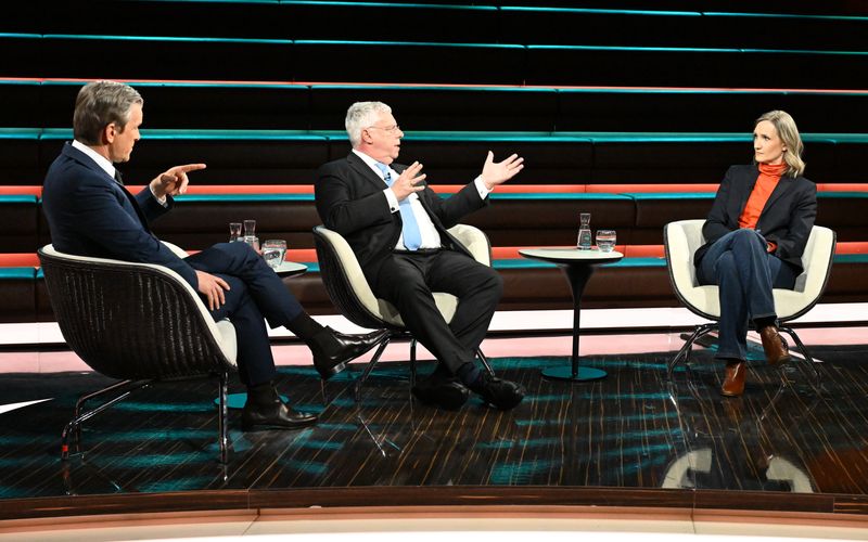 CDU-Politiker Jürgen Hardt (Mitte) machte sich am Dienstag für Israel stark, während Nahost-Expertin Kristin Helberg deutsche Waffenlieferungen verurteilte. 