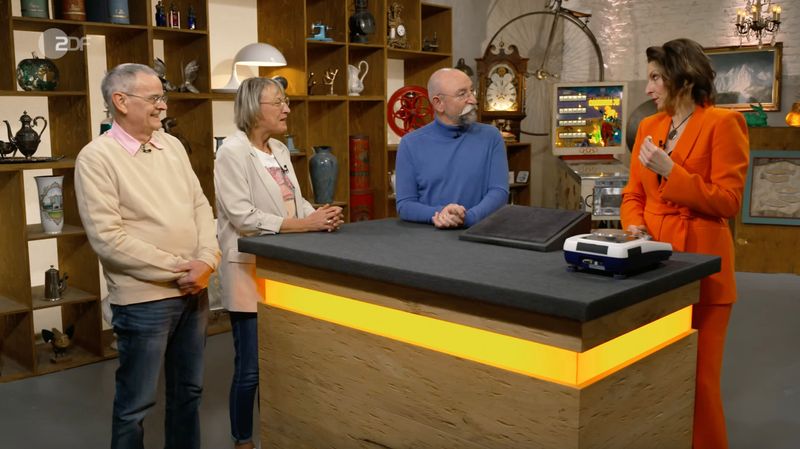 Simone und Ernst aus Düsseldorf wollten eine Damenuhr verkaufen, die seit fast 50 Jahren in Familienbesitz war. Ursprünglich gehörte sie der ersten Ehefrau des Verkäufers, wie er erzählte - doch inzwischen wurde sie nicht mehr getragen. Für Expertin Wendela Horz waren solche Stücke echte "Wunscherfüller", ganz besonders dieses prachtvolle Exemplar.