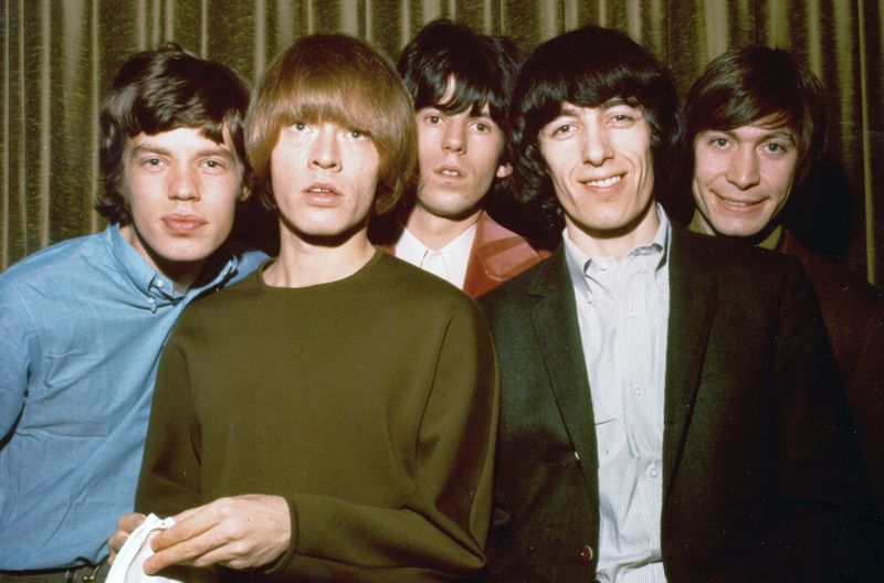 Die Rolling Stones im Jahr 1964 (von links): Mick Jagger, Brian Jones, Keith Richards, Bill Wyman und Charlie Watts. Die Doku "Brian Jones und die Rolling Stones" erzählt die Geschichte des eigentlichen Chefs der Band, der früh starb - und heute fast vergessen ist.