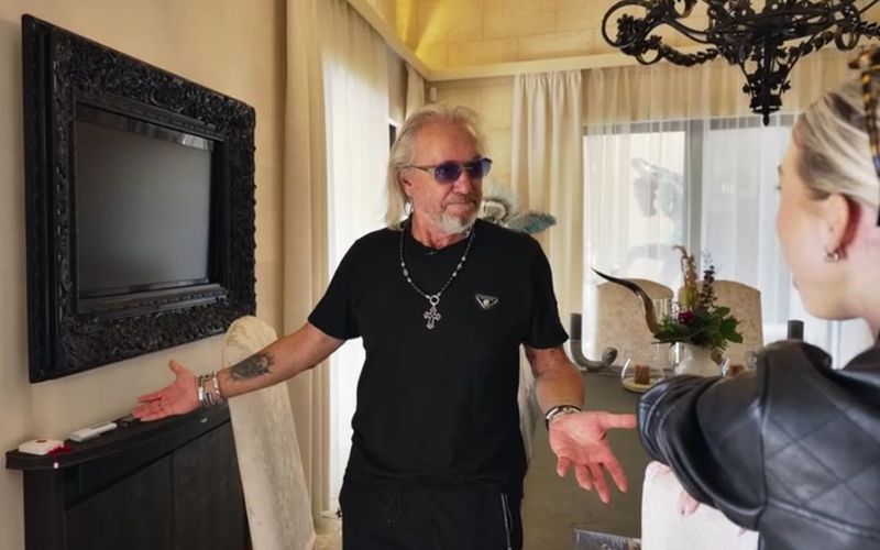 Robert Geiss ist zweimal versehentlich auf den Panikknopf im Esszimmer gekommen und löst damit einen riesigen Alarm aus.