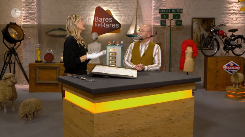 Das wohl aufregendste Objekt des Tages wurde bei "Bares für Rares" beinahe ehrfürchtig mit Samthandschuhen behandelt. Kein Wunder, denn laut Expertin war dieses Schriftstück "sehr, sehr, sehr, sehr, sehr, sehr alt".