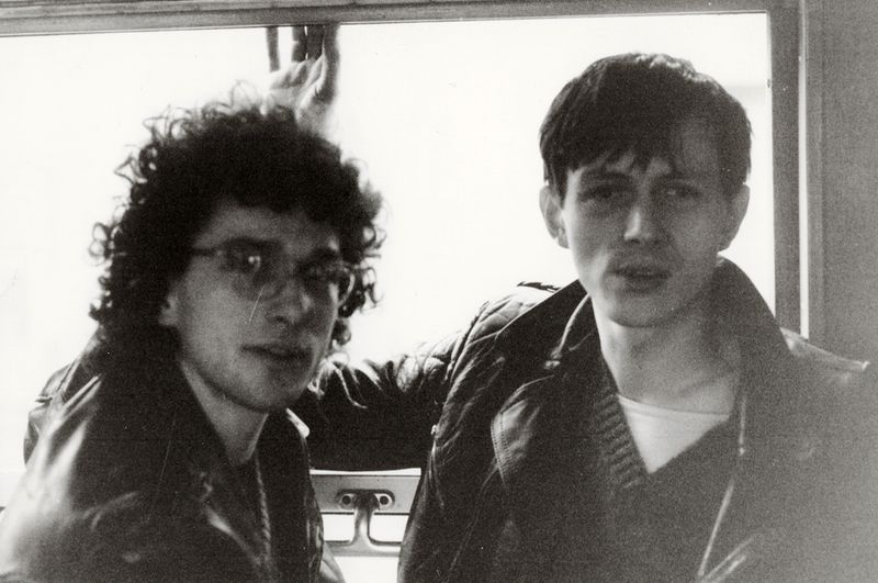 Eimn Blick zurück: Originalfoto des Schauspielers Dirk Nawrocki (links) und des Bühnenbildners und Künstlers Heiko Zolchow kurz nach ihrer gemeinsamen Ausreise aus der DDR.