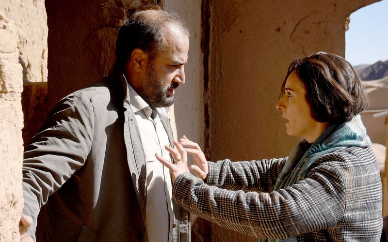 Das Leben von Iman (Isagh Zare, mit Soheila Golestani) gerät in "Die Saat des heiligen Feigenbaums" völlig aus den Fugen.