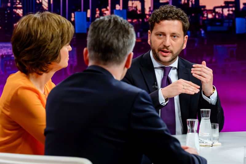 Felix Banaszak warf Kanzler Merz Angst vor der Bevölkerung vor.