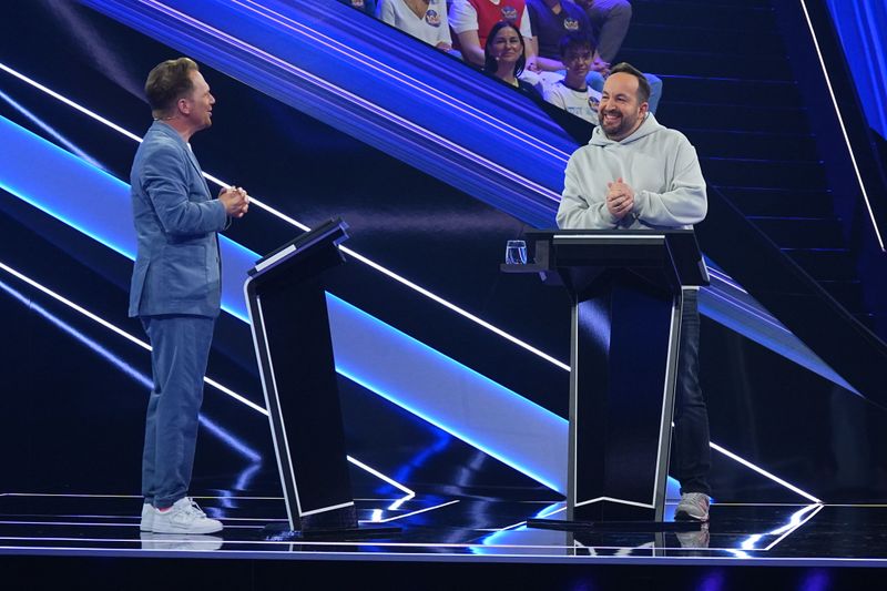 Comedian Ralf Schmitz befragt Einzelkandidat Sven.