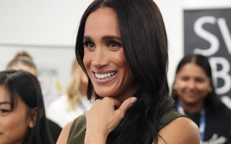 Bereits bevor sie begann, Prinz Harry zu daten, war Meghan Markle ein TV-Star: In der Anwaltsserie "Suits" spielte sie in 108 Folgen die Rechtsanwaltsgehilfin Rachel Zane. Der Bekanntheitsgrad der Ex-Schauspielerin ist aber eher die Ausnahme: Oder wissen Sie, welchen Beruf ihre Schwägerin Kate, Prinzessin Mary, Königin Letizia und andere Royals erlernten?  