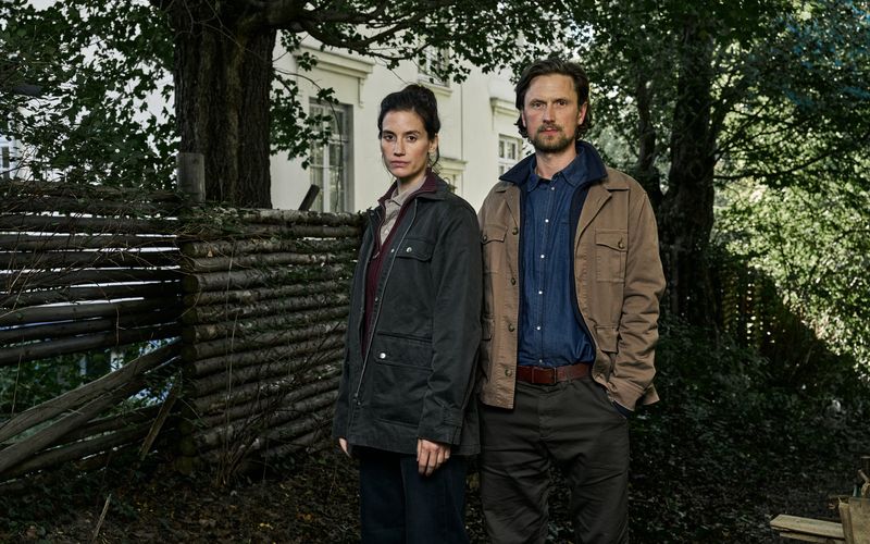 Naia Thulin (Danica Curcic) und Mark Hess (Mikkel Boe Følsgaard) ermitteln in einem neuen Fall von Serienmorden. Die Stimmung zwischen ihnen ist angespannt - was ist seit der Auflösung ihres letzten Falls zwischen ihnen vorgefallen?