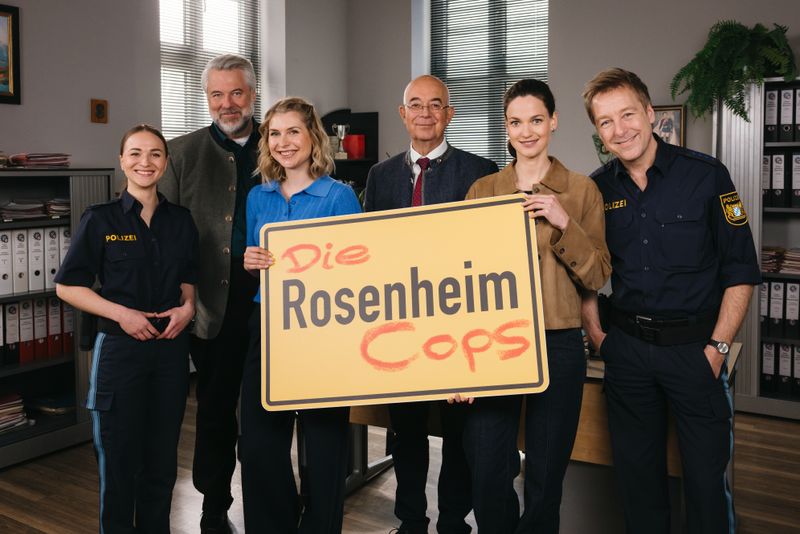Die neuen Folgen von "Die Rosenheim-Cops" sind in der Mache, von links: Pia Arnbruck (Katharina Plank), Anton Stadler (Dieter Fischer), Christin Lange (Sarah Thonig), Gert Achtziger (Alexander Duda), Julia Beck (Michaela Weingartner), Michi Mohr (Max Müller).