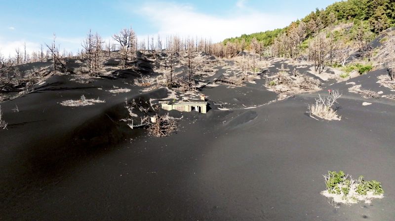 Fünf Jahre nach der Eruption sind einige Häuser noch immer von der Vulkanasche eingeschlossen.