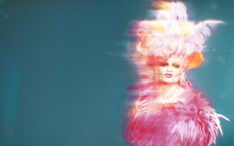 Als Dragqueen ist Olivia Jones (Johannes Hegemann)  weit über St. Pauli hinaus berühmt. Der ZDF-Eventfilm "Olivia" erzählt nun ihre bewegende Lebensgeschichte. 
