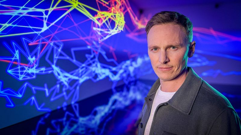 Social Media macht süchtig: Dies dürfte eine Erkenntnis Jochen Breyers und Julia Friedrichs aus ihrem Film "Die Wahrheit über Social Media - mit Jochen Breyer" sein. Nun beginnen mehrere Länder und Gesellschaften damit, sich gegen die Tech-Konzerne hinter Social Media zu wehren.