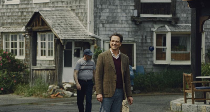 Bürgermeister Tom Loftis (Matthew Rhys) will seine Insel zu einer Touristenattraktion machen.