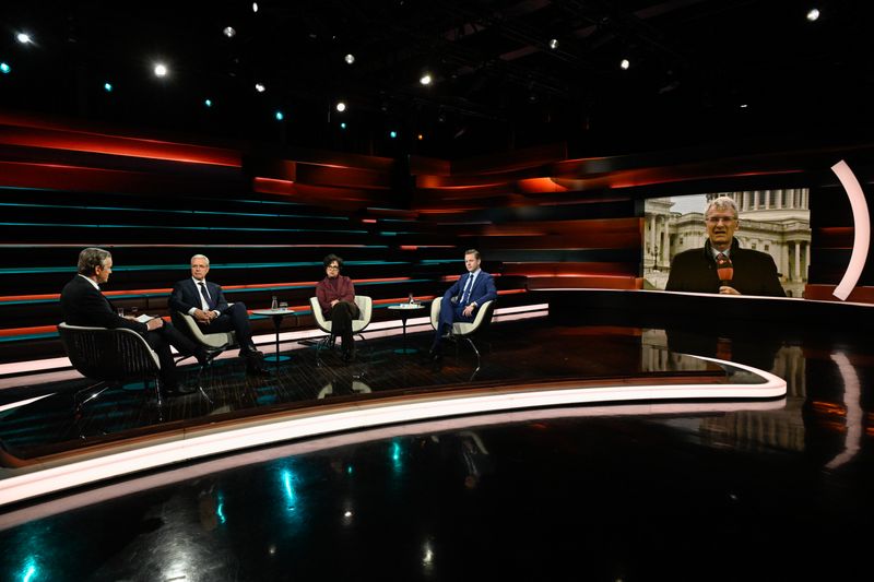 Elmar Theveßen (rechts) berichtet per Live-Schalte bei "Markus Lanz" über die Stimmung in den USA.