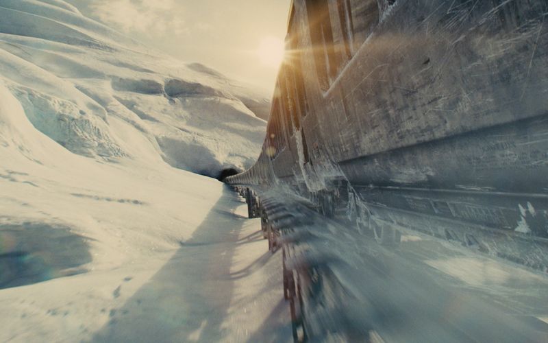 In 365 Tagen um die postapokalyptische Welt: Der Snowpiercer bahnt sich seinen Weg durch die menschenleere Eiswüste. 