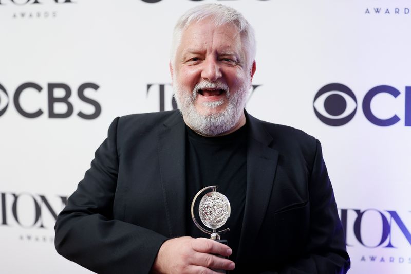 Der Schauspieler Simon Russell Beale hat öffentlich gemacht, dass er an Krebs erkrankt ist.