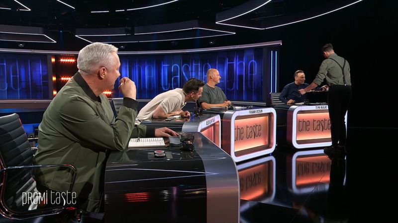 So einen Löffel haben (von links) Alexander Herrmann, Alex Kumptner, Frank Rosin und Tim Raue noch nie gesehen.