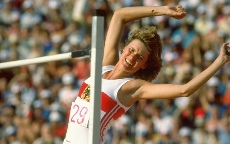 Bei den Olympischen Spielen in Los Angeles 1984 wurde Ulrike Meyfarth zum zweiten Mal Olympiasiegerin im Hochsprung.
