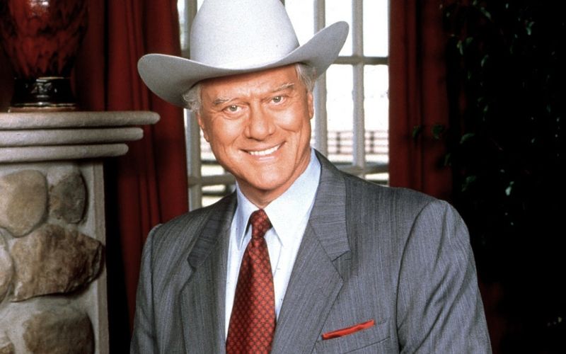 Als "Dallas" vor 30 Jahren, am 3. Mai 1991, endete, schien das auch sein Ende zu sein: Hatte J.R. Ewing, der schurkigste Schurke im TV, tatsächlich Selbstmord begangen, wie die Folge nachlegt? Spoiler: Einige Jahre später in einem TV-Special war der Öl-Magnat wieder quicklebendig. Es wäre auch kein angemessenes Ende gewesen für die Figur, die unsere Galerie der größten Ekel der TV- und Filmgeschichte anführt ...