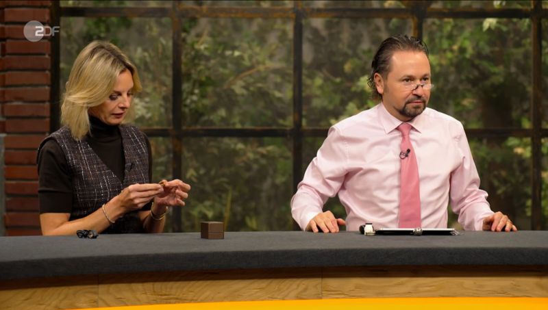 Eine Brosche mit tierischem Motiv kam nicht bei allen Händlern der ZDF-Trödelshow gut an. Wolfgang Pauritsch offenbarte eine regelrechte Aversion.