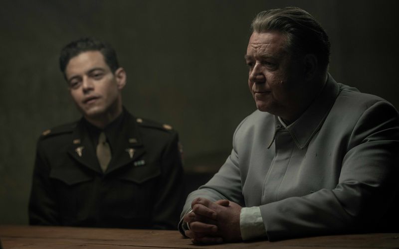 Douglas Kelley (Rami Malek, links) soll die Psyche von Hermann Göring (Russell Crowe) durchleuchten.