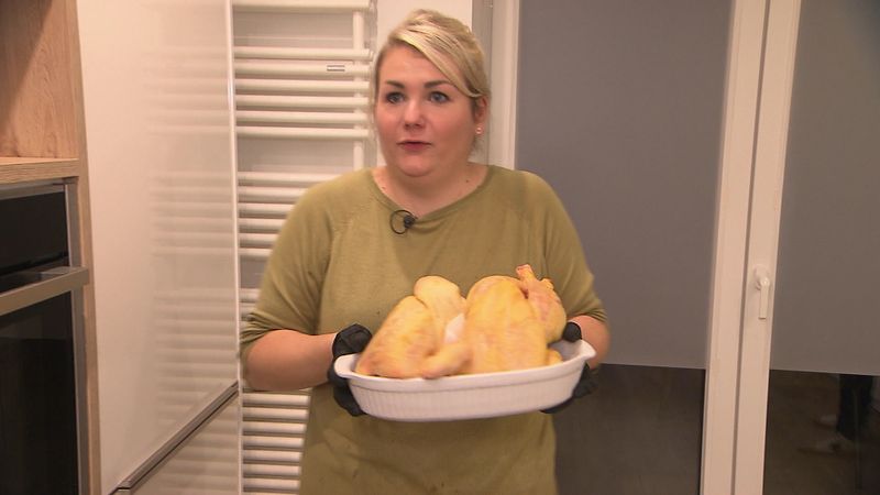 Das Maishähnchen findet Diana für ihr Coq au vin saftiger als ein herkömmliches Landhähnchen.
