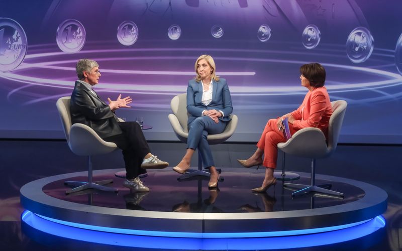 Britta Haßelmann (links) und Nina Warken (Mitte) stritten bei Sandra Maischberger über die Gesundheitsreform.