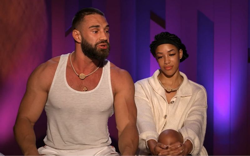 "Sei mal dankbar, dass ich dein Schöpfer bin!", verlangt Aleks von Vanessa. 