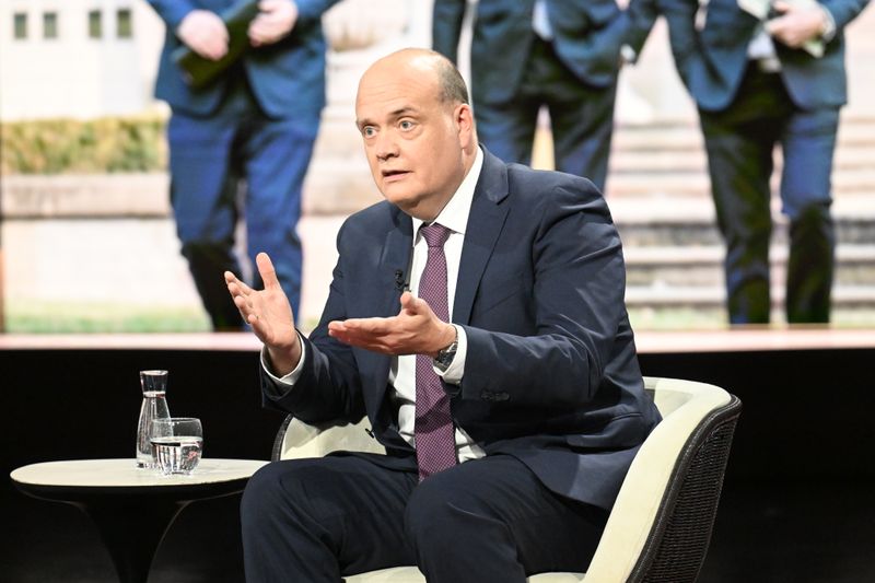 Robin Alexander (Bild) vermutete, Markus Söder könne Profit aus der politisch angespannten Lage ziehen und darauf hoffen, Friedrich Merz als Kanzler zu beerben.