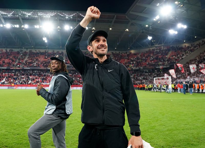 Nach dem gelungenen Einzug ins Finale der Europa League strahlte Julian Schuster, der Trainer des SC Freiburg, über beide Ohren.