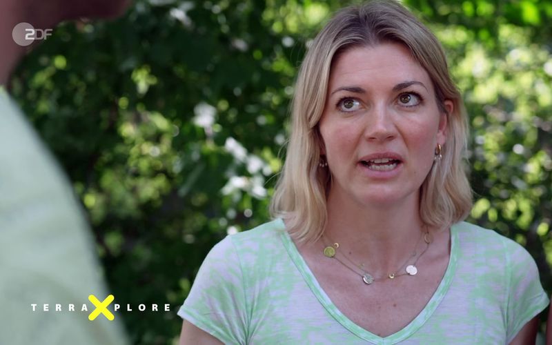 Schauspielerin Nina Bott spricht in der ZDF-Doku "Terra Xplore: Ist Mama die Beste?" offen über ihre Kindheit mit einer alkoholabhängigen Mutter.