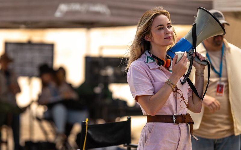 Emily Blunt ist als Regiedebütantin Jody Moreno definitiv mehr als nur eine Statistin.