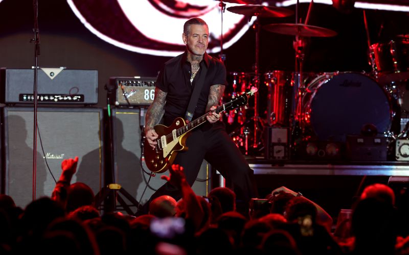 Mike Ness (Bild) veröffentlicht mit seiner Band Social Distortion erstmals seit 15 Jahren ein neues Album ("Born To Kill").