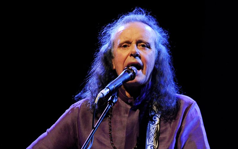 Heute nicht mehr so erfolgreich wie in den 1960ern, macht Donavan aber noch immer Musik. Am 10. Mai feiert der große Singer-Songwriter seinen 80. Geburtstag. 