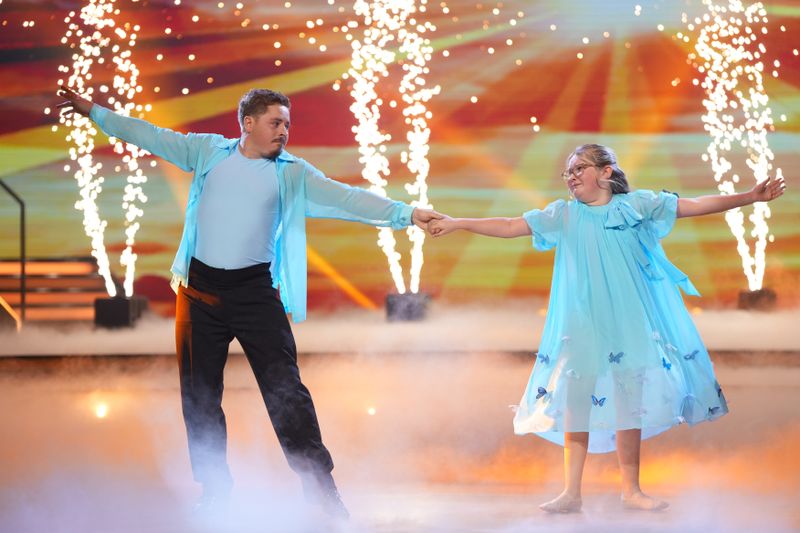 Musiker Gustav Schäfer tanzt am Ende seines Magic Moments mit seiner Tochter Lotti. Familie bedeutet ihm alles. 