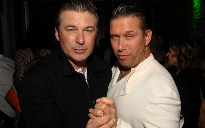 Dass sie Brüder sind, sieht man Alec (links) und Stephen Baldwin durchaus an. Aber die optischen Ähnlichkeiten haben dem jüngeren Bruder des "30 Rock"-Stars nicht geholfen: Während Alec in Hollywood zur Topriege zählt, konnte Stephen, der am 12. Mai seinen 60. Geburtstag feiert, nie die ganz großen Rollen ergattern. Er ist nicht der einzige, der im Schatten seines Bruders steht ... 