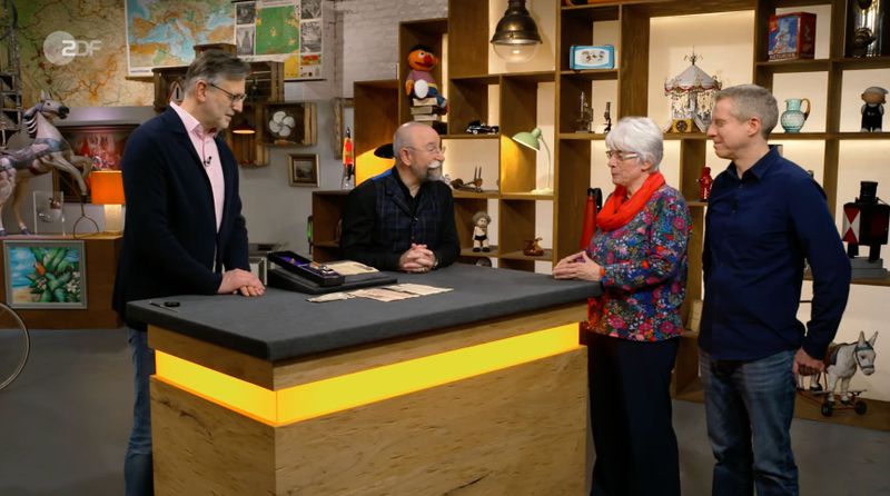 Es ist ein durchweg sympathisches Verkäuferpaar, das eine ganz spezielle, "elektrisierende" Erfahrung für den Moderator Horst Lichter mit in die ZDF-Sendung bringt: Ingrid und ihr Sohn Lars bringen ein Objekt mit, dessen Wirkung überraschend schmerzhaft ist.