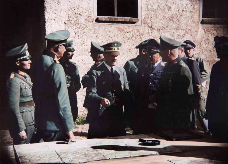 Hitlers "Blitzkrieg" begann am 01. September 1939 mit dem wohlvorbereitetewn Angriff auf Polen mit allen Streitkräften.