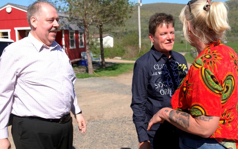 Silvio und Andrea treffen in Kanada auf die Bäuerin.
