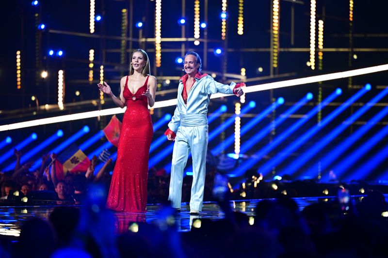 Victoria Swarovski und Michael Ostrowski führen durch die erste ESC-Show.