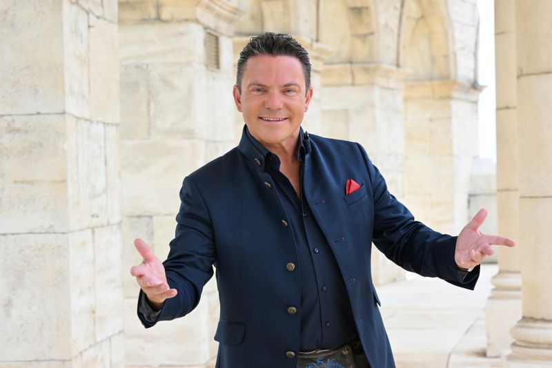 Stefan Mross verabschiedet sich von seiner Musikshow - und dann kommt auch zweimal seine Ex in die Sendung: Stefanie Hertel.
