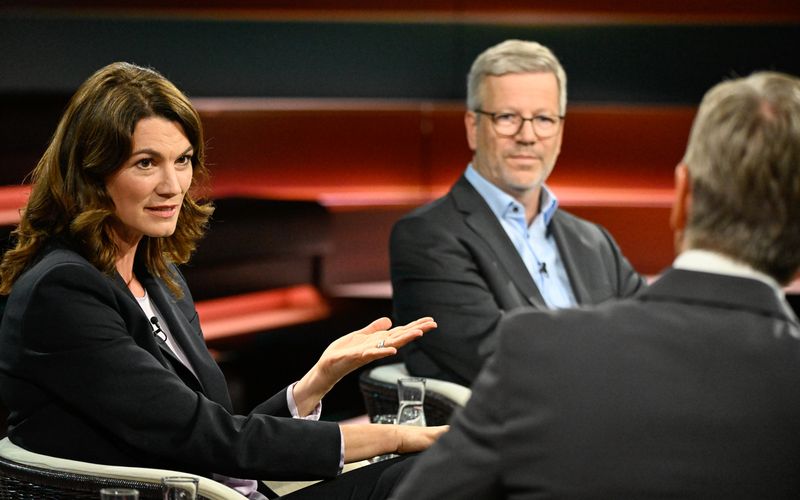 Kommunalpolitiker wie die Regensburger Landrätin Tanja Schweiger und der Greifswalder Oberbürgermeister Stefan Fassbinder sprachen mit Markus Lanz über die verheerende Lage in den Kommunen.