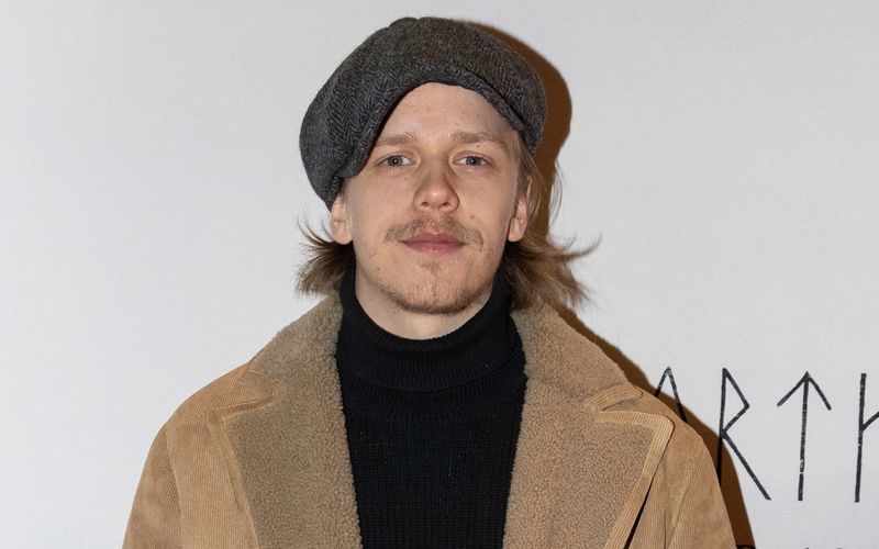 Man nennt sie auch "Nepo-Babys": Sie sind Kinder von Stars und tragen Namen, die ihnen in Hollywood die Türen öffnen. Valter Skarsgård ist ein gutes Beispiel dafür, er stammt aus einer echten Schauspielerfamilie. Wir zeigen, welche Promikinder erfolgreich in die Fußstapfen ihrer Eltern treten - und wer es bislang nur versucht ...  