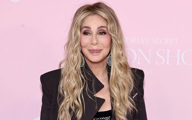 Sie ist und bleibt das große Vorbild für alle Stars, die nicht altern wollen: Cher ist inzwischen 80, sieht aber definitiv nicht danach aus.