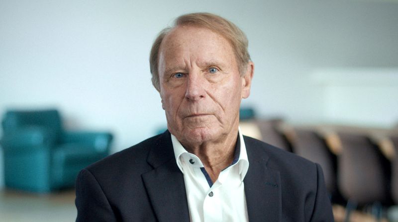 Der Job von Bundestrainer Berti Vogts rund um die WM 1994 in den USA muss die Hölle gewesen sein. Die sehenswerte Doku "Elf Helden - Ein Albtraum" zeigt, wie Vogts damals quasi von allen Seiten - Spieler, Medien, deutsche Öffentlichkeit - der Lächerlichkeit preisgegeben und angefeindet wurde. Zwei Jahre später wurde er Europameister.